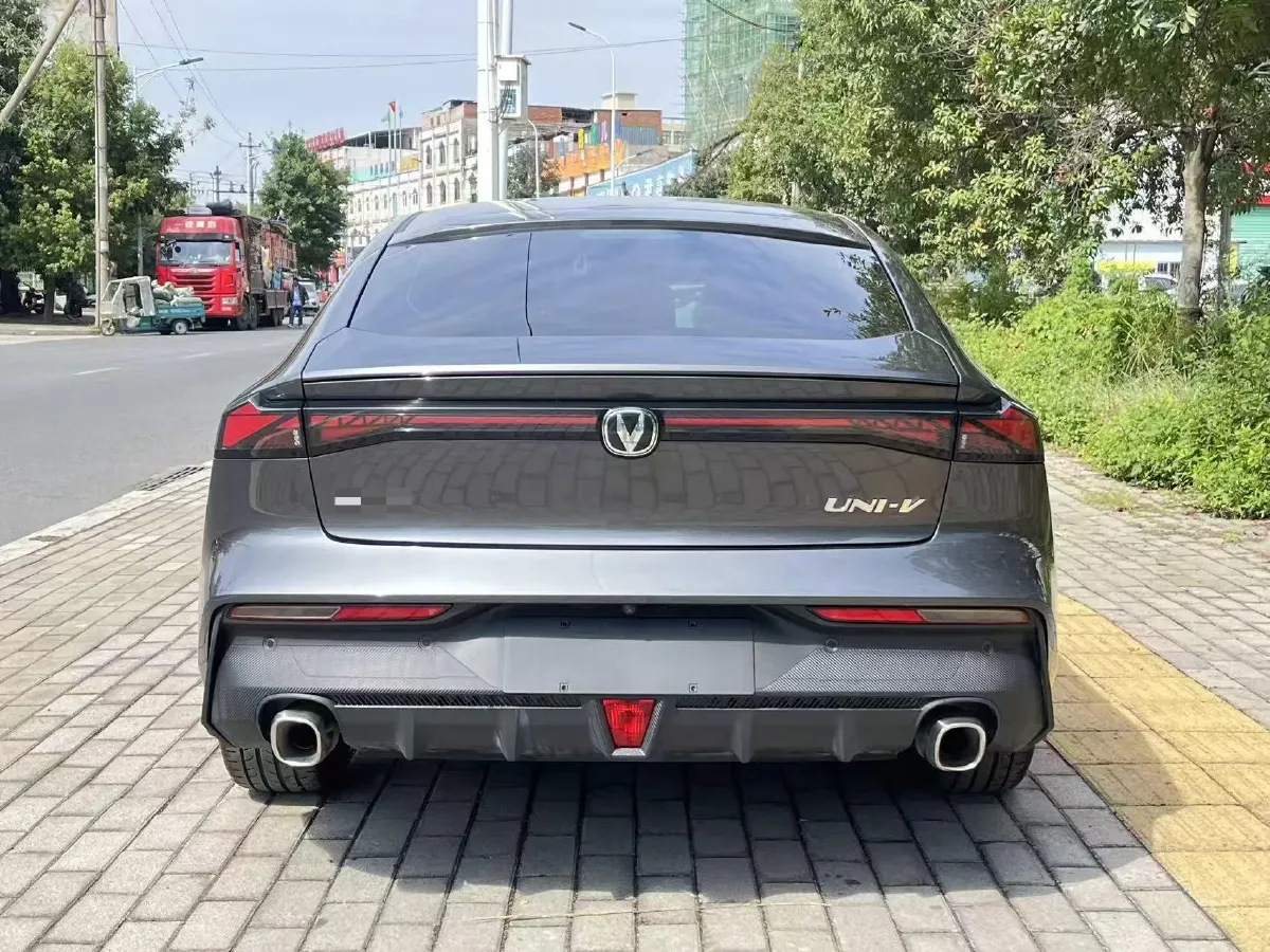 2022 ChangAn UNI-V 1.5T 188HP L4 7DCT,autocango,china used car exporter,china ev exporter,chinese used car exporter,chinese used ev exporter