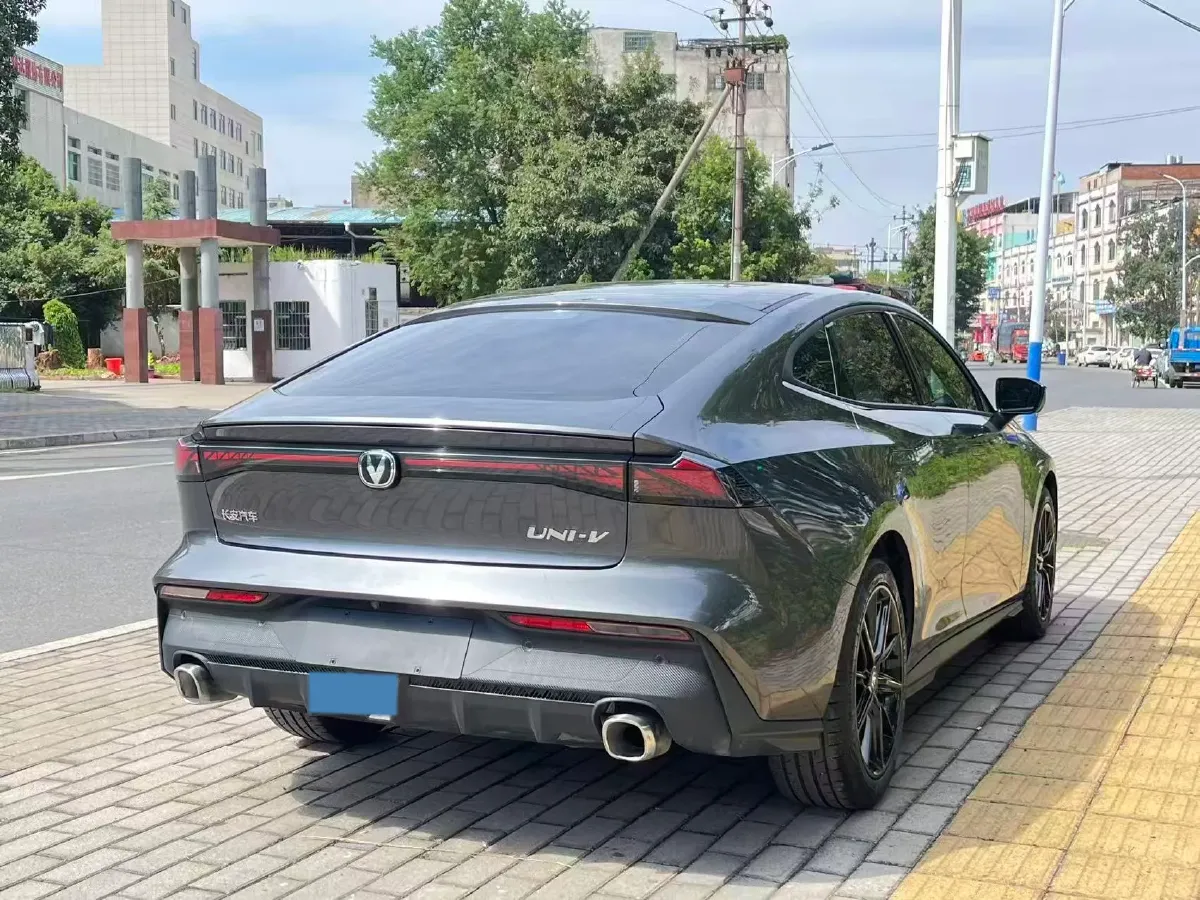 2022 ChangAn UNI-V 1.5T 188HP L4 7DCT,autocango,china used car exporter,china ev exporter,chinese used car exporter,chinese used ev exporter