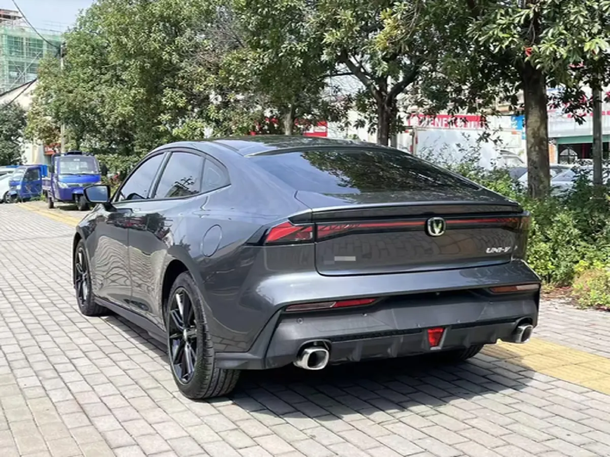 2022 ChangAn UNI-V 1.5T 188HP L4 7DCT,autocango,china used car exporter,china ev exporter,chinese used car exporter,chinese used ev exporter