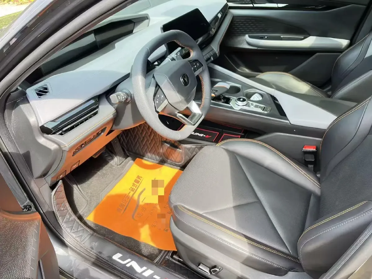 2022 ChangAn UNI-V 1.5T 188HP L4 7DCT,autocango,china used car exporter,china ev exporter,chinese used car exporter,chinese used ev exporter