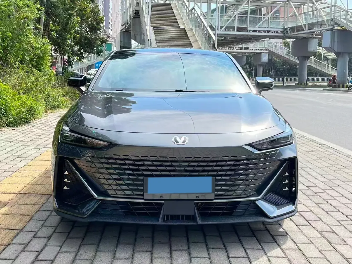 2022 ChangAn UNI-V 1.5T 188HP L4 7DCT,autocango,china used car exporter,china ev exporter,chinese used car exporter,chinese used ev exporter