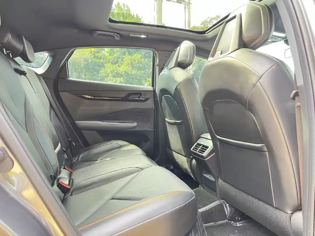 2022 ChangAn UNI-V 1.5T 188HP L4 7DCT,autocango,china used car exporter,china ev exporter,chinese used car exporter,chinese used ev exporter