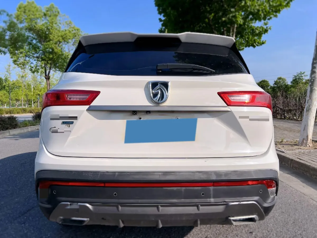 2018 BaoJun 530 1.5T 150HP L4 6MT,autocango,china used car exporter,china ev exporter,chinese used car exporter,chinese used ev exporter