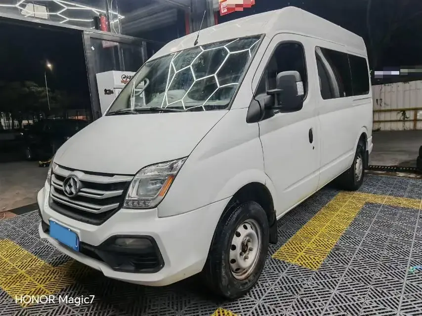 2013 MAXUS XinTu V80 2.5T 136HP L4 5MT 2013 MAXUS XinTu V80 2.5T 136HP L4 5MT