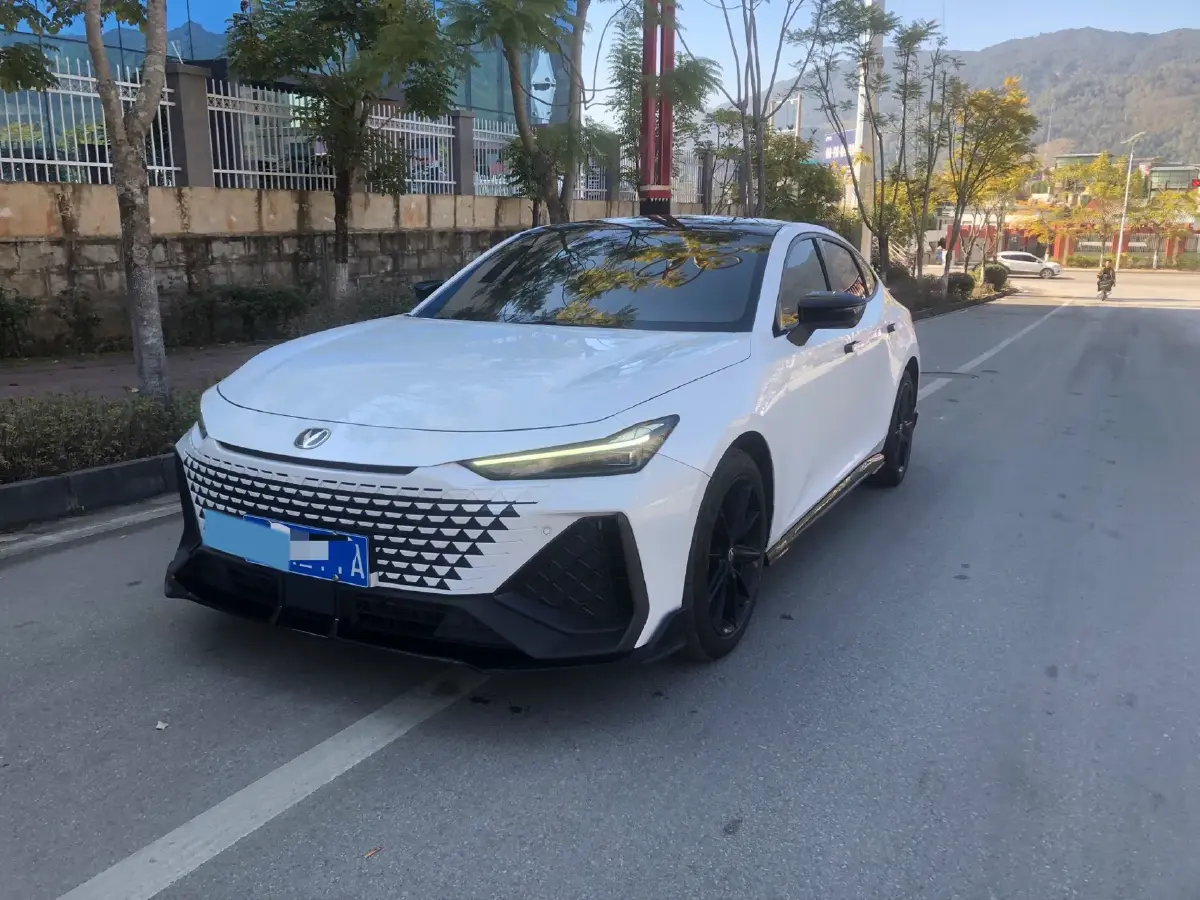 2022 ChangAn UNI-V 2.0T 233HP L4 8AT