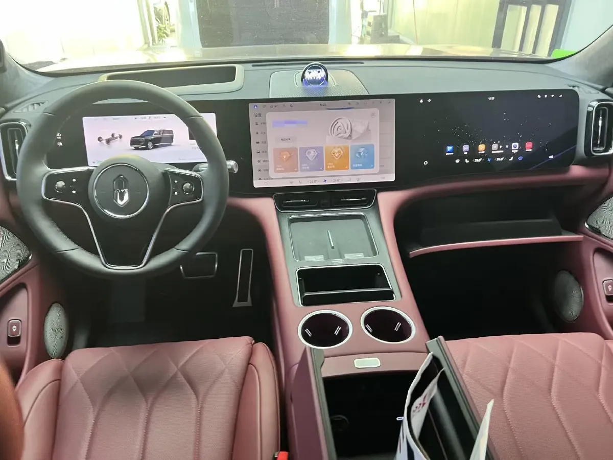 2025 AITO AITO M8 REEV 160HP REEV 37KWH,autocango,china used car exporter,china ev exporter,chinese used car exporter,chinese used ev exporter