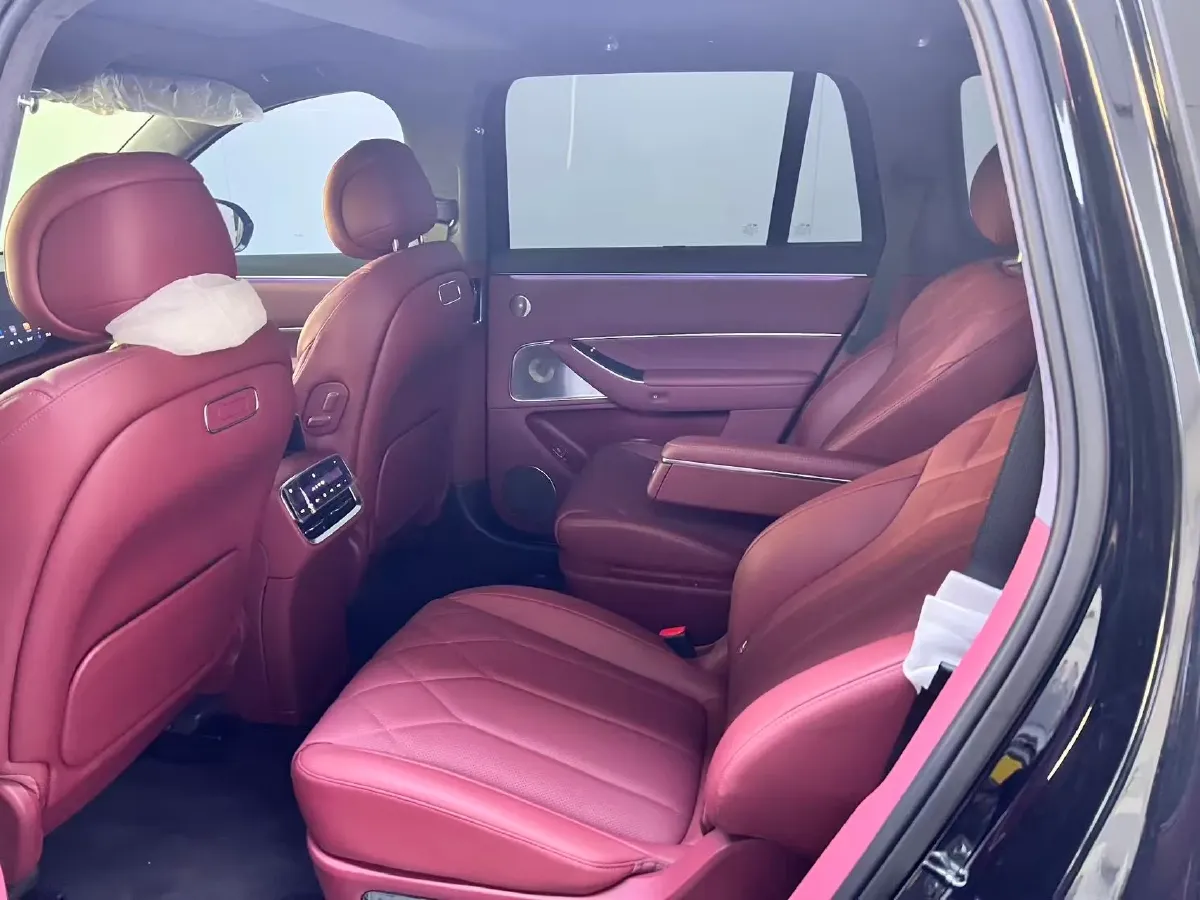 2025 AITO AITO M8 REEV 160HP REEV 37KWH,autocango,china used car exporter,china ev exporter,chinese used car exporter,chinese used ev exporter