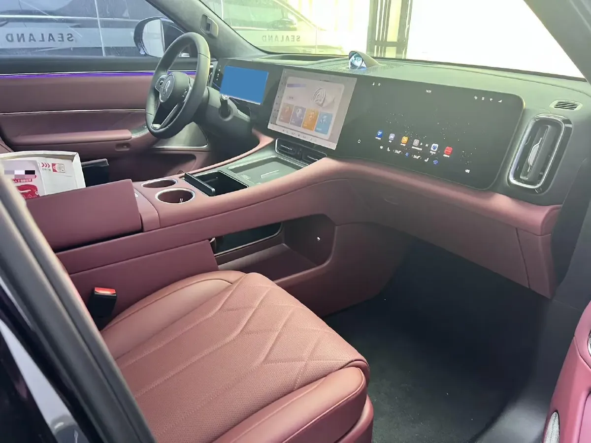 2025 AITO AITO M8 REEV 160HP REEV 37KWH,autocango,china used car exporter,china ev exporter,chinese used car exporter,chinese used ev exporter