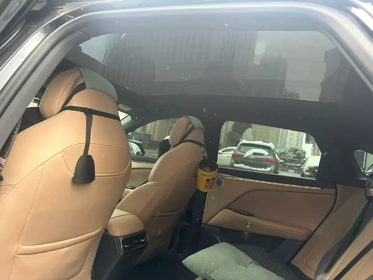 2024 HongQi H5 2.0T 224HP L4 8AT,autocango,china used car exporter,china ev exporter,chinese used car exporter,chinese used ev exporter