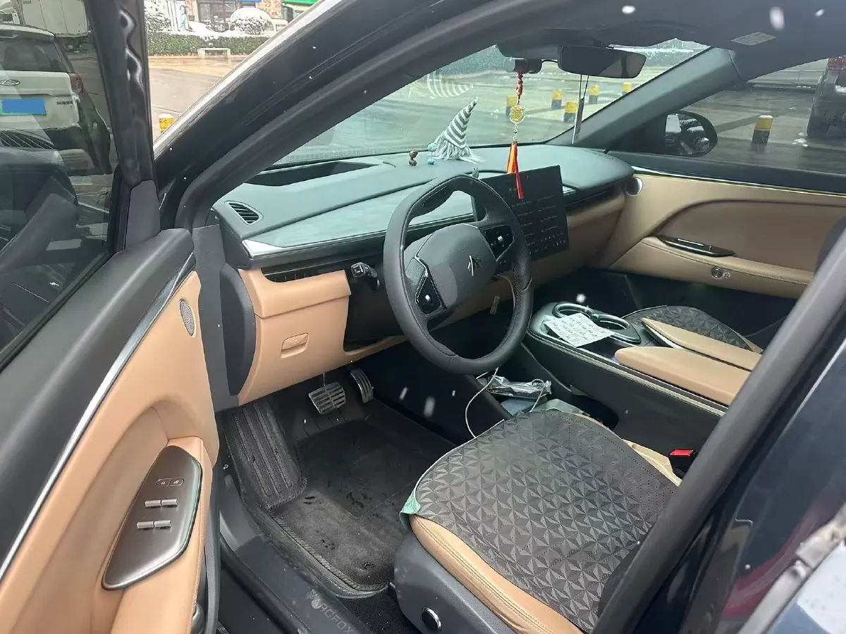 2024 HongQi H5 2.0T 224HP L4 8AT,autocango,china used car exporter,china ev exporter,chinese used car exporter,chinese used ev exporter