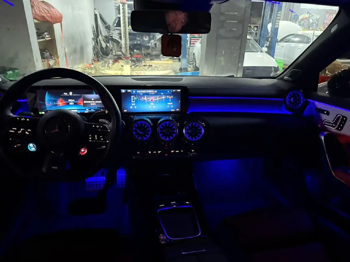 2024 Mercedes-Benz A AMG 2.0T 306HP L4 8DCT,autocango,china used car exporter,china ev exporter,chinese used car exporter,chinese used ev exporter