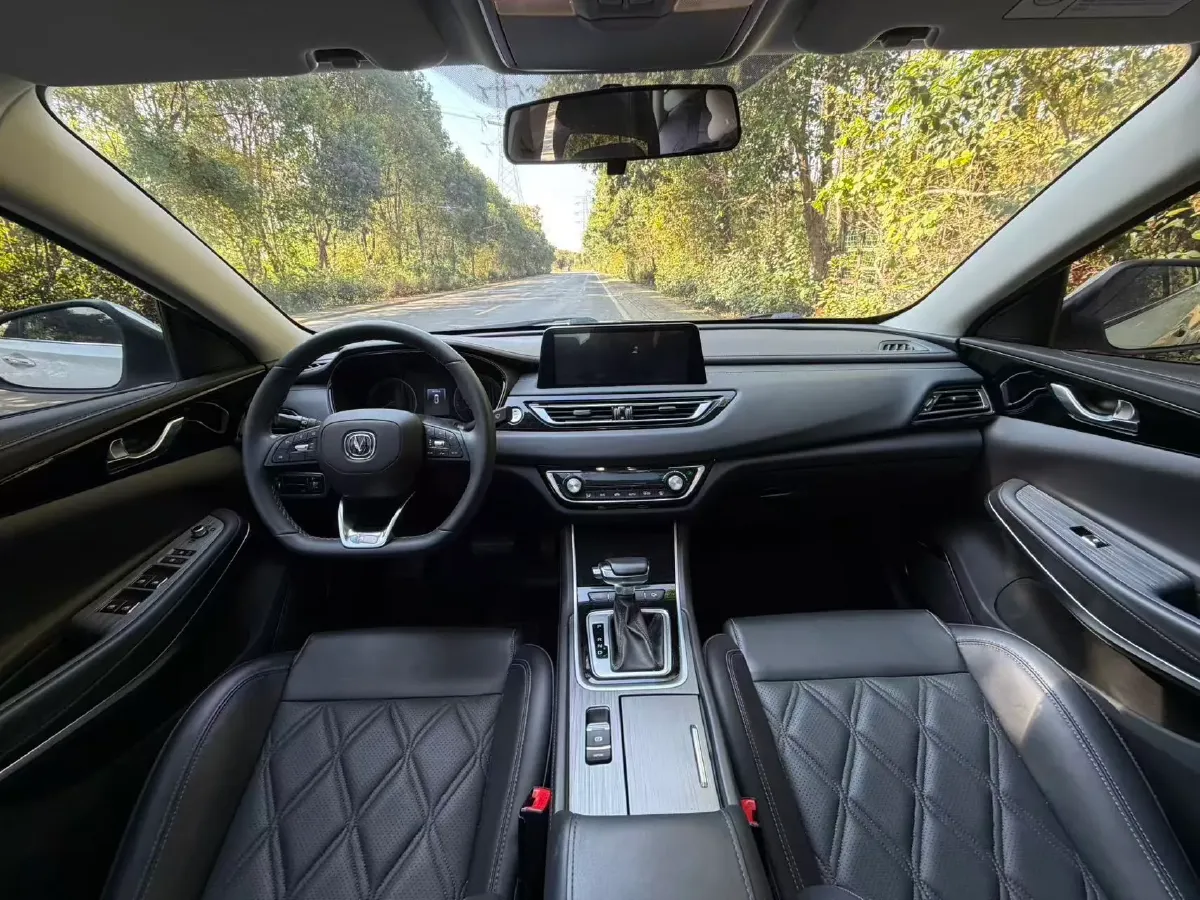 2022 ChangAn Raeton CC 1.5T 188HP L4 7DCT,autocango,china used car exporter,china ev exporter,chinese used car exporter,chinese used ev exporter