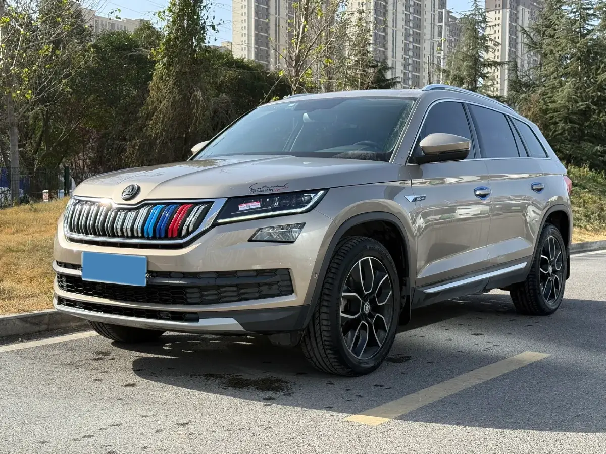 2019 Skoda Superb 2.0T 220HP L4 7DCT