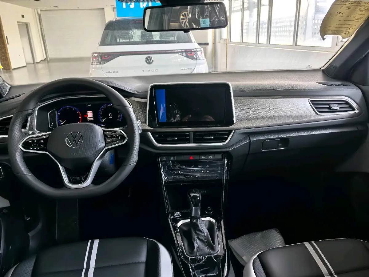 2025 Volkswagen T-Roc 1.5T 160HP L4 7DCT,autocango,china used car exporter,china ev exporter,chinese used car exporter,chinese used ev exporter