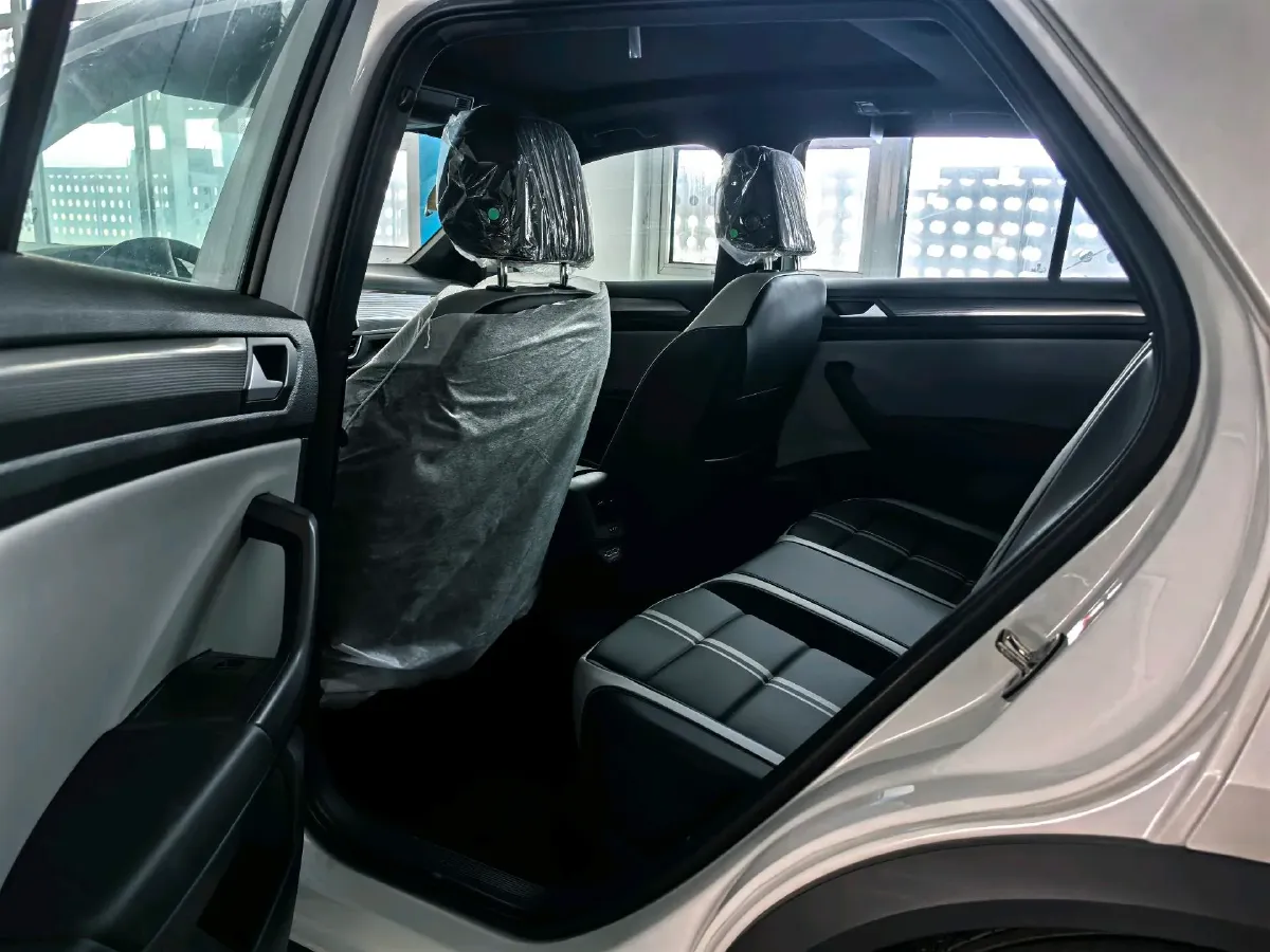 2025 Volkswagen T-Roc 1.5T 160HP L4 7DCT,autocango,china used car exporter,china ev exporter,chinese used car exporter,chinese used ev exporter