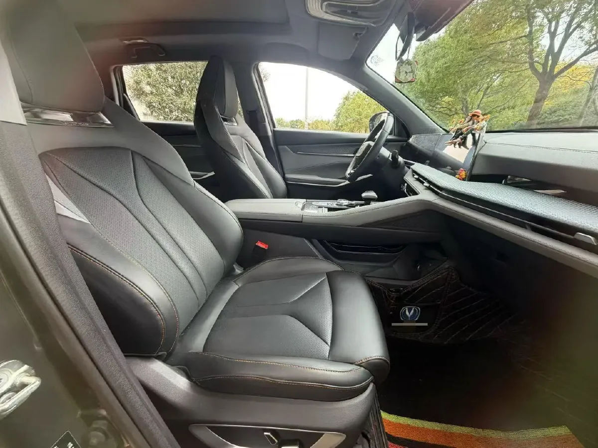 2022 ChangAn CS75 Plus 1.5T 188HP L4 8AT,autocango,china used car exporter,china ev exporter,chinese used car exporter,chinese used ev exporter