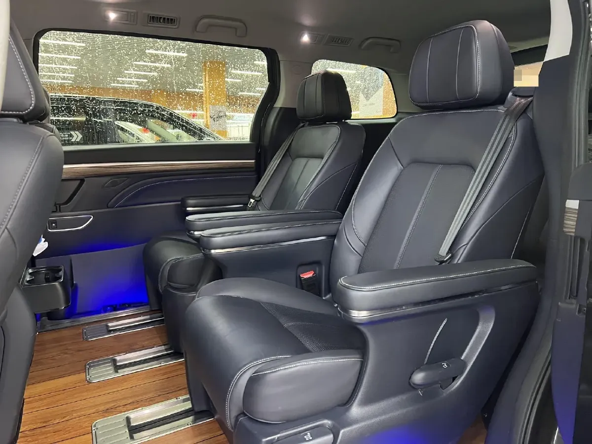 2021 GAC Trumpchi M8 2.0T 252HP L4 8AT,autocango,china used car exporter,china ev exporter,chinese used car exporter,chinese used ev exporter