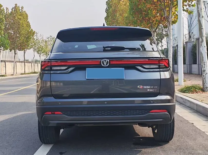 2023 ChangAn CS35 Plus 1.4T 160HP L4 7DCT,autocango,china used car exporter,china ev exporter,chinese used car exporter,chinese used ev exporter