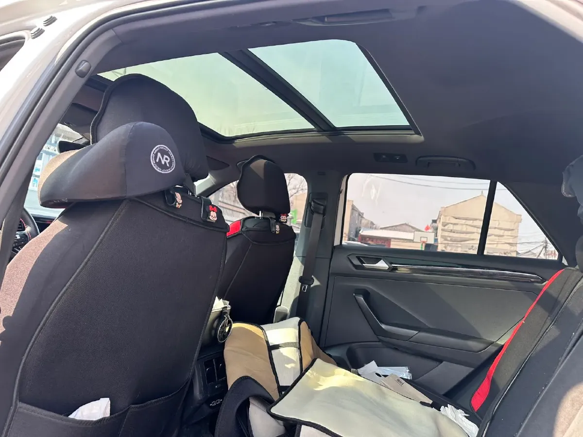 2021 Volkswagen T-Roc 1.4T 150HP L4 7DCT,autocango,china used car exporter,china ev exporter,chinese used car exporter,chinese used ev exporter