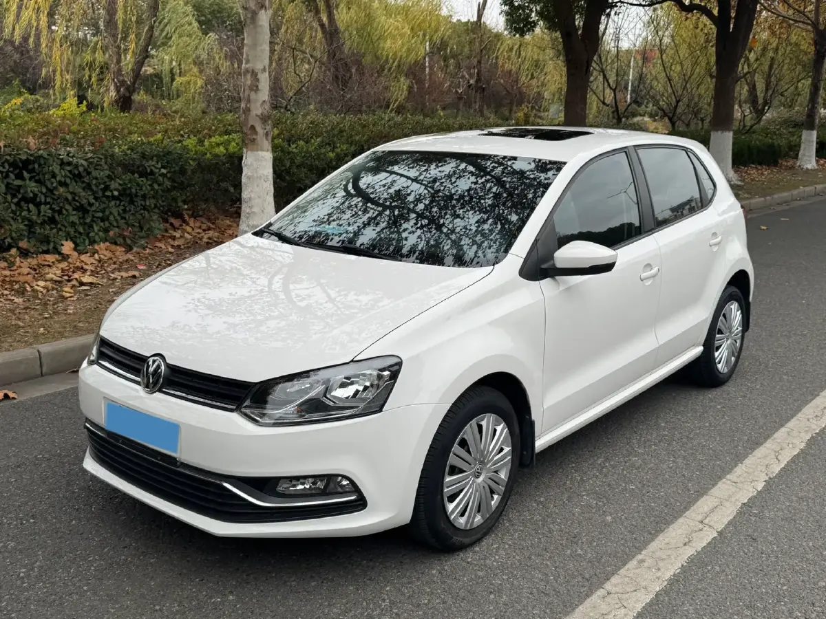 2016 Volkswagen Polo 1.6L 110HP L4 6AT 2016 Volkswagen Polo 1.6L 110HP L4 6AT