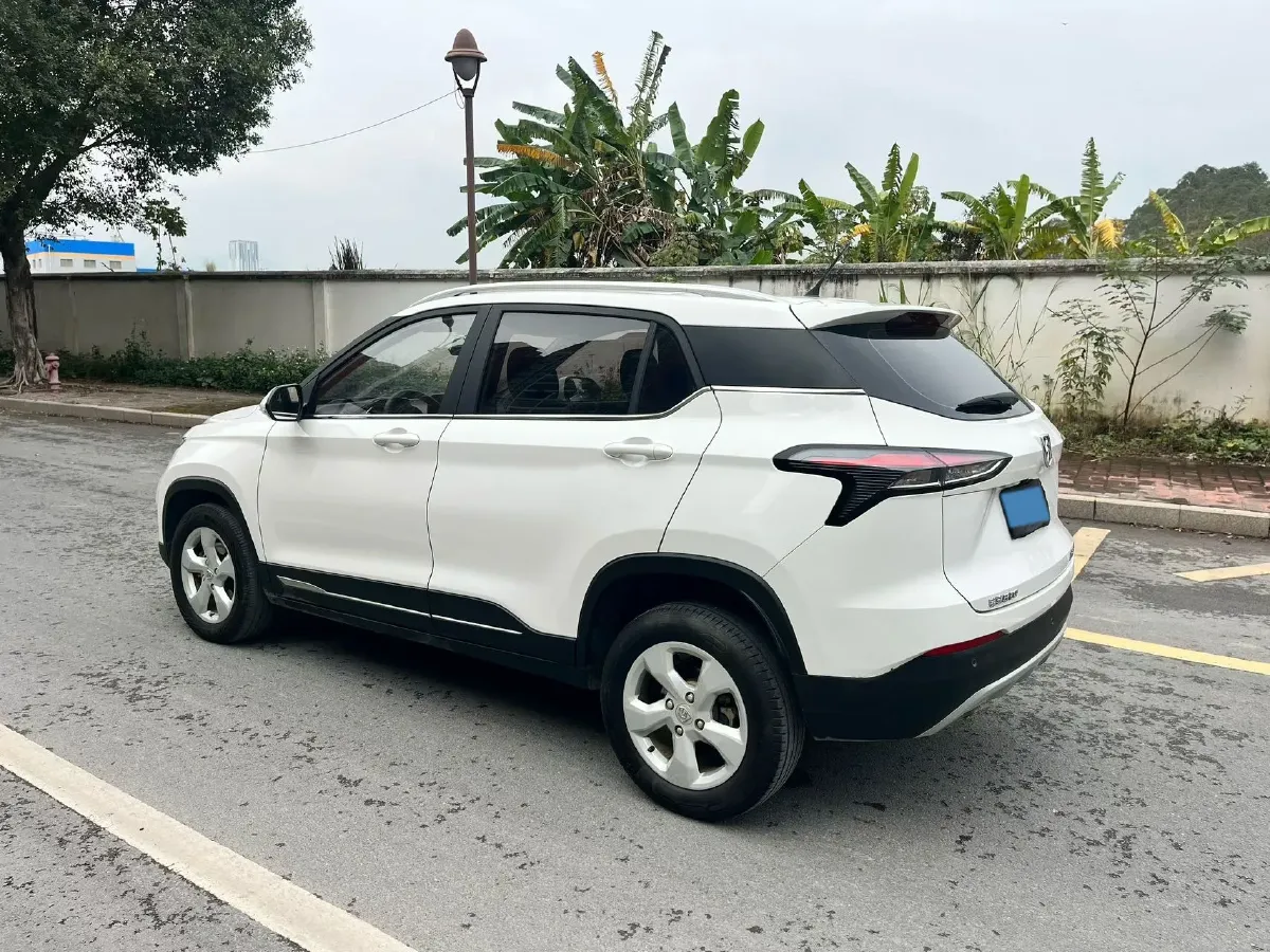 2019 BaoJun 730 1.5L 105HP L4 6MT,autocango,china used car exporter,china ev exporter,chinese used car exporter,chinese used ev exporter