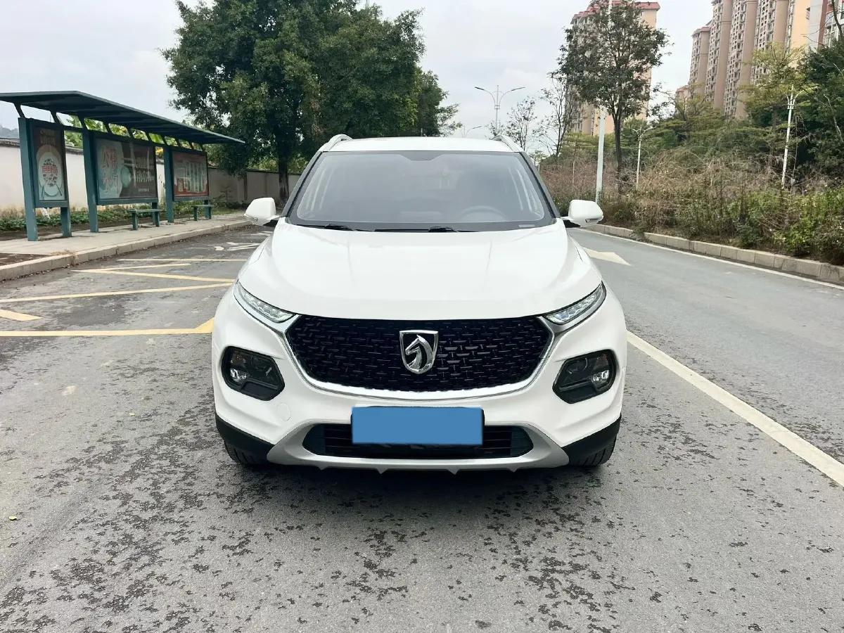 2019 BaoJun 730 1.5L 105HP L4 6MT,autocango,china used car exporter,china ev exporter,chinese used car exporter,chinese used ev exporter