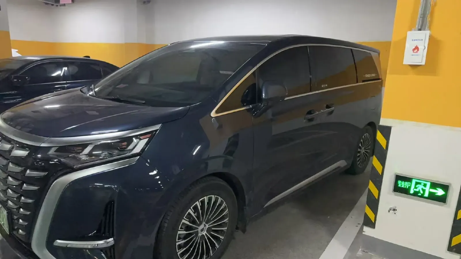 2024 Denza D9 1.5T 139HP L4 E-CVT PHEV 40KWH,autocango,china used car exporter,china ev exporter,chinese used car exporter,chinese used ev exporter