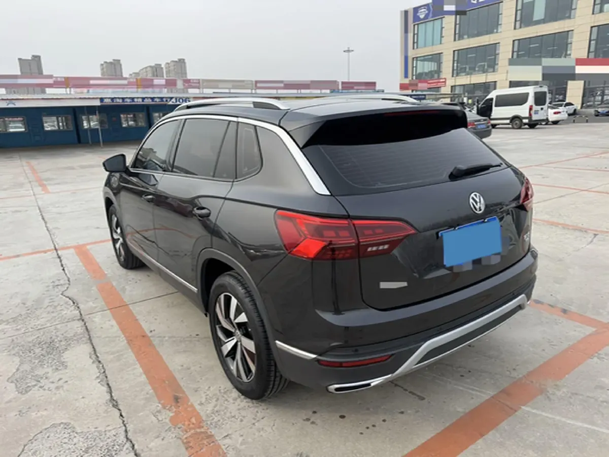 2019 Jeep Cherokee 2.0T 234HP L4 9AT,autocango,china used car exporter,china ev exporter,chinese used car exporter,chinese used ev exporter