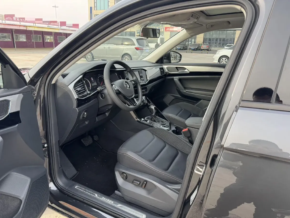 2019 Jeep Cherokee 2.0T 234HP L4 9AT,autocango,china used car exporter,china ev exporter,chinese used car exporter,chinese used ev exporter