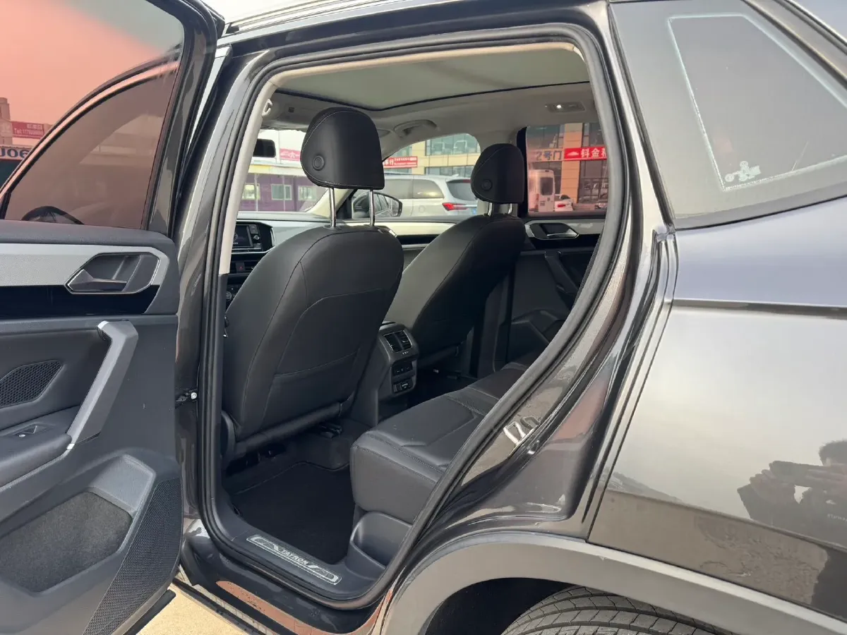 2019 Jeep Cherokee 2.0T 234HP L4 9AT,autocango,china used car exporter,china ev exporter,chinese used car exporter,chinese used ev exporter