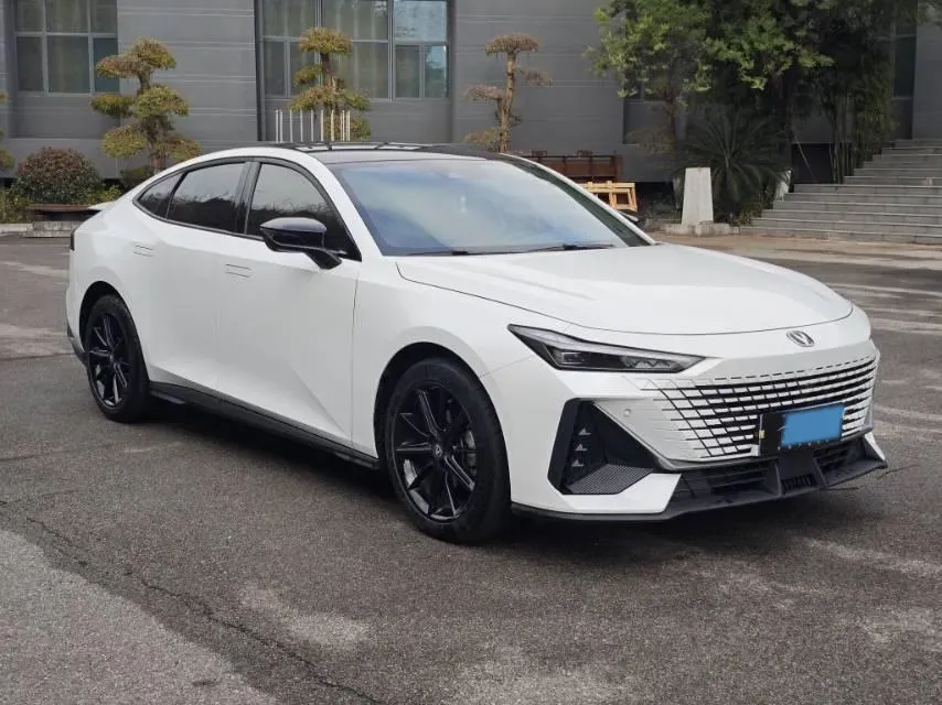 2023 ChangAn UNI-V 1.5T 188HP L4 7DCT,autocango,china used car exporter,china ev exporter,chinese used car exporter,chinese used ev exporter