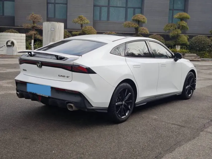 2023 ChangAn UNI-V 1.5T 188HP L4 7DCT,autocango,china used car exporter,china ev exporter,chinese used car exporter,chinese used ev exporter