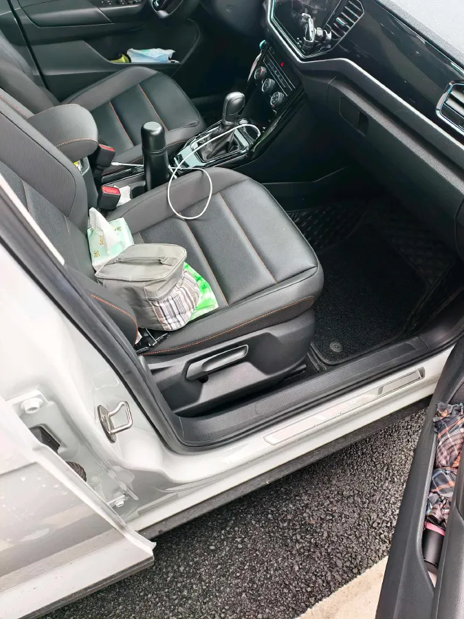 2021 Volkswagen T-Roc 1.4T 150HP L4 7DCT,autocango,china used car exporter,china ev exporter,chinese used car exporter,chinese used ev exporter