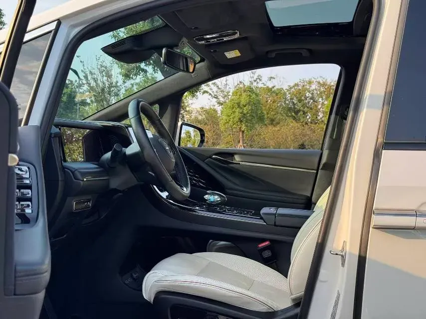 2023 GAC Trumpchi M8 2.0T 190HP L4 E-CVT Hybrid,autocango,china used car exporter,china ev exporter,chinese used car exporter,chinese used ev exporter