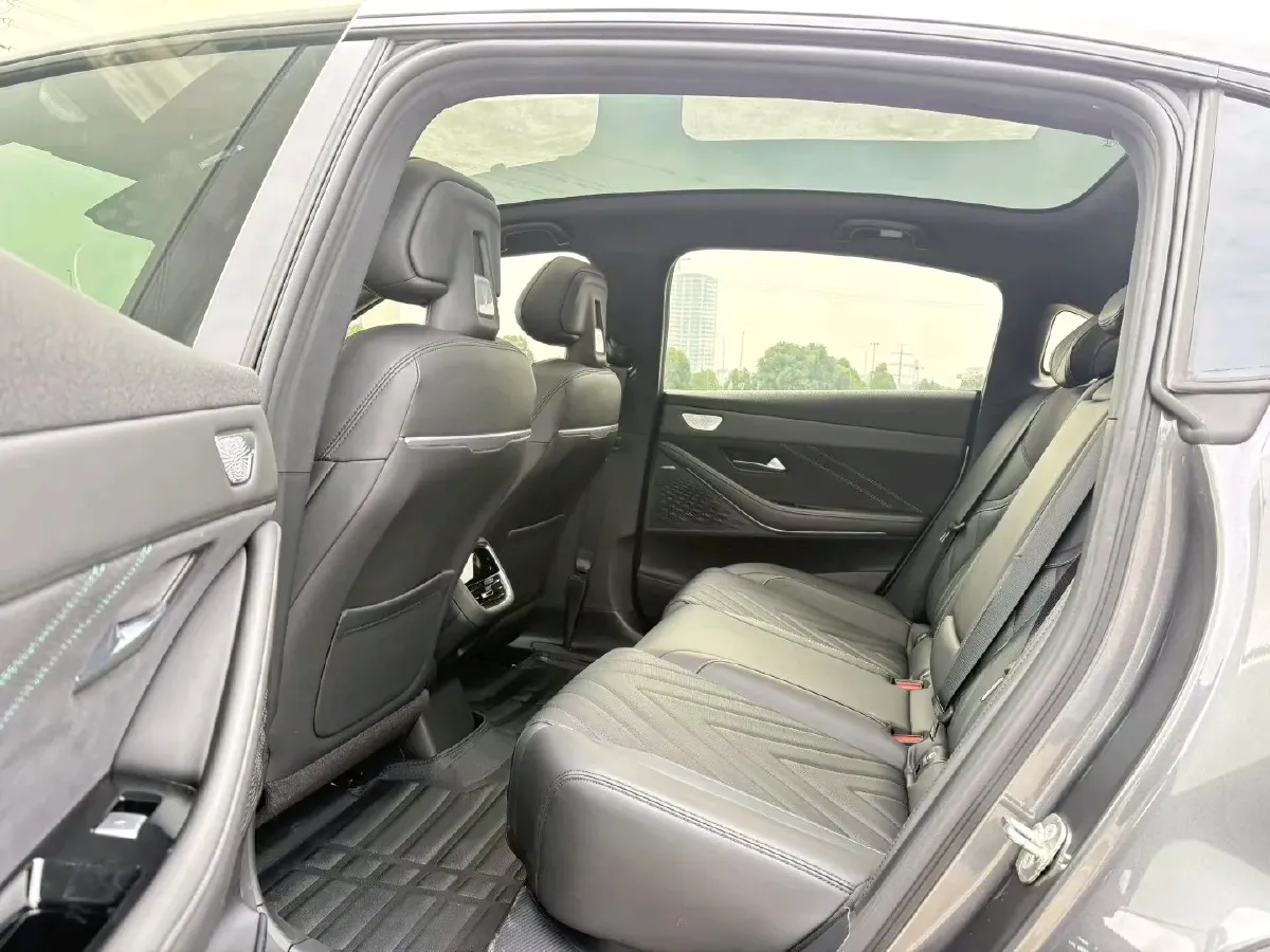 2025 ChangAn CS75 Plus 2.0T 233HP L4 8AT,autocango,china used car exporter,china ev exporter,chinese used car exporter,chinese used ev exporter