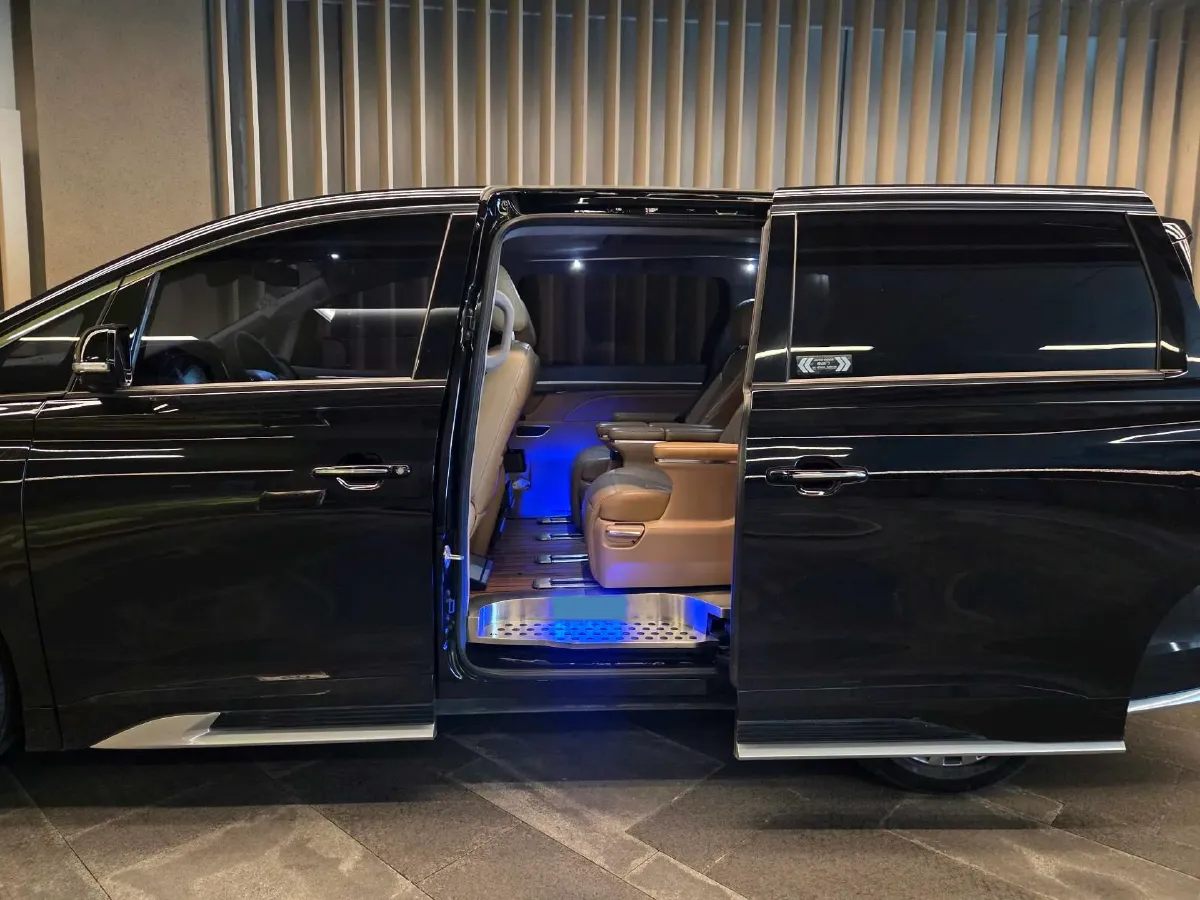 2021 GAC Trumpchi M8 2.0T 252HP L4 8AT,autocango,china used car exporter,china ev exporter,chinese used car exporter,chinese used ev exporter