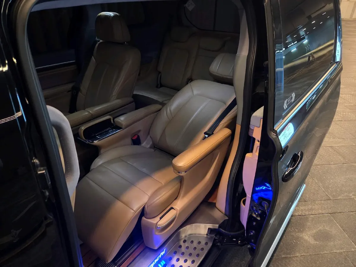 2021 GAC Trumpchi M8 2.0T 252HP L4 8AT,autocango,china used car exporter,china ev exporter,chinese used car exporter,chinese used ev exporter