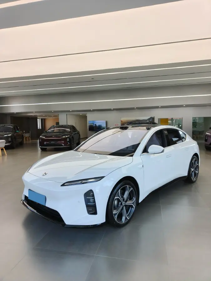 2025 NIO ET5 BEV
