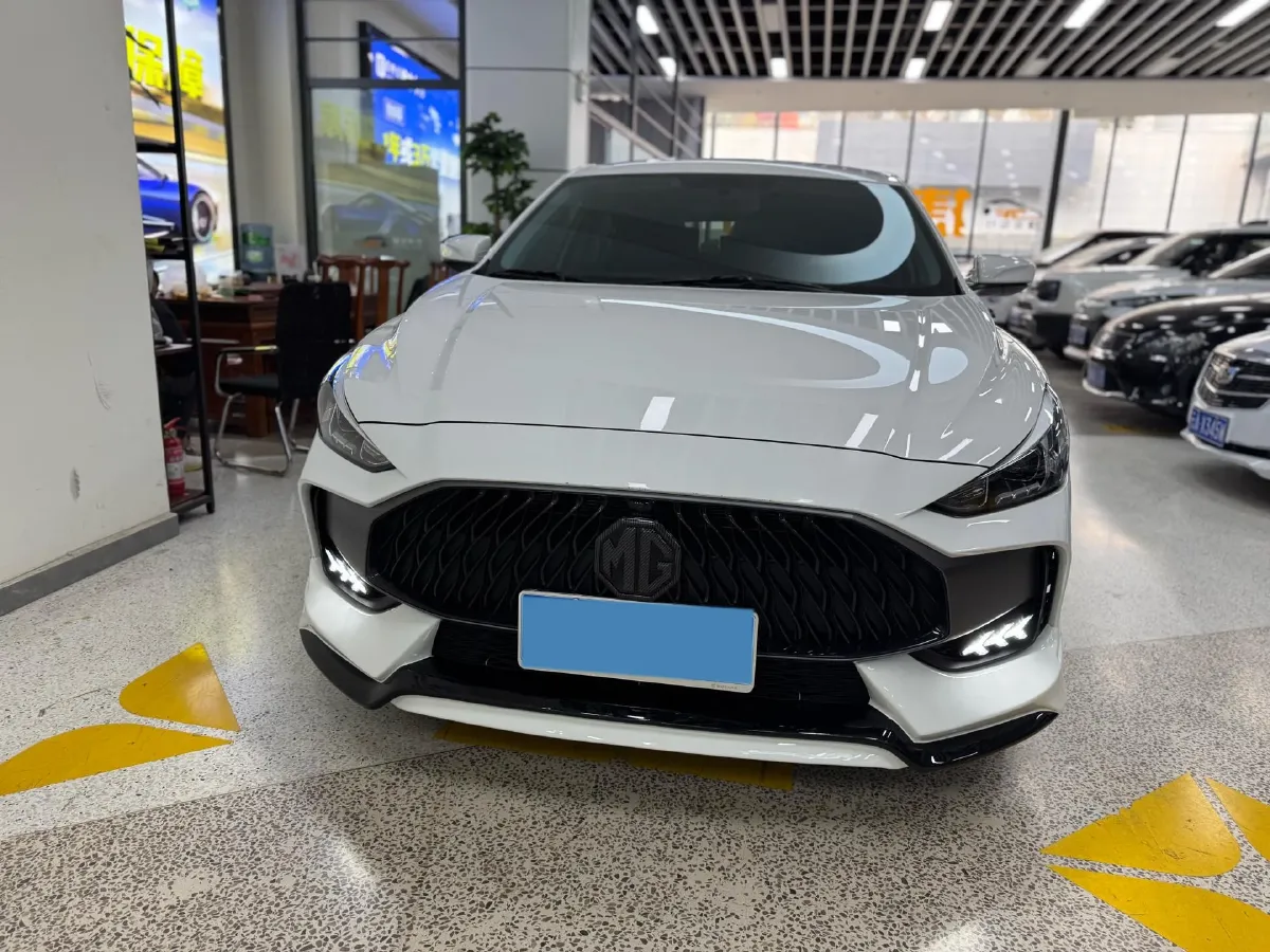 2023 Roewe i5 1.5L 129HP L4 5MT,autocango,china used car exporter,china ev exporter,chinese used car exporter,chinese used ev exporter