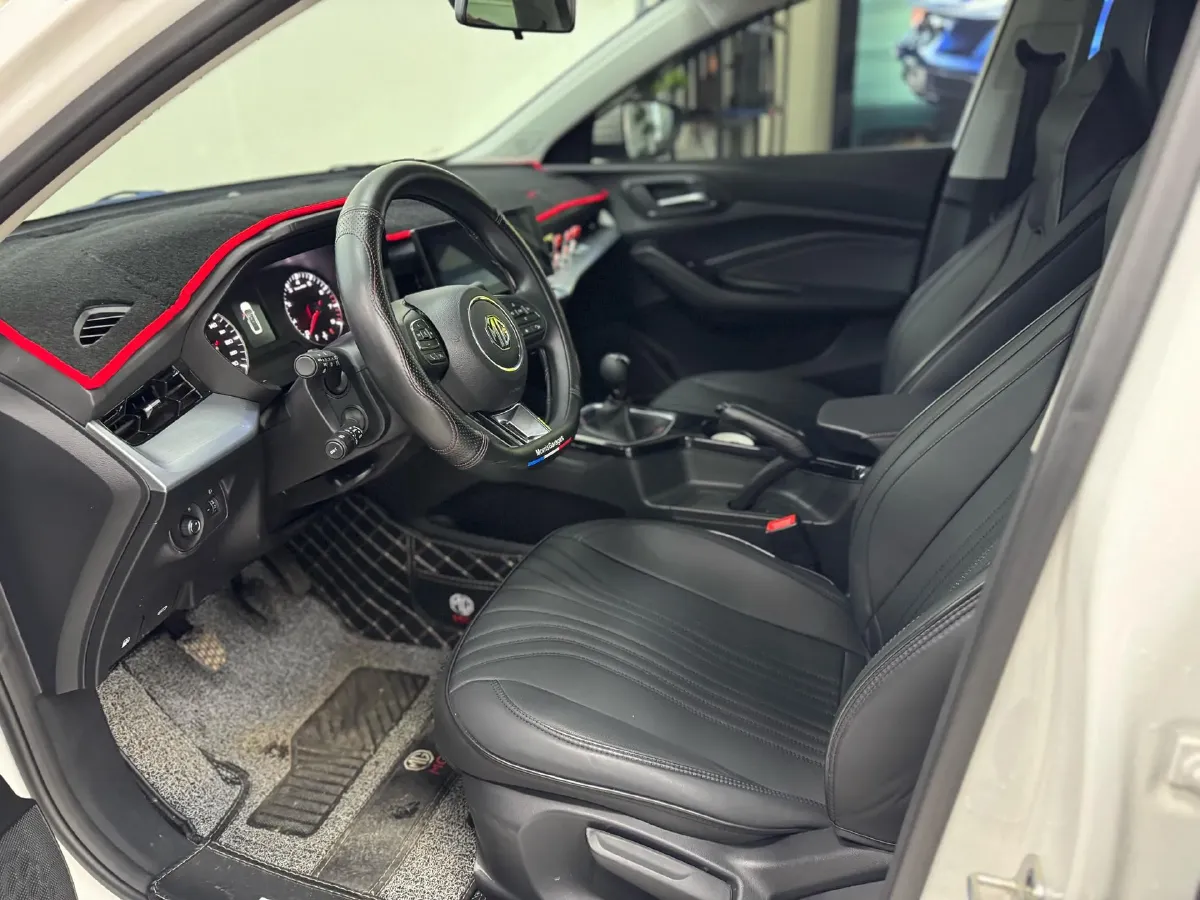 2023 Roewe i5 1.5L 129HP L4 5MT,autocango,china used car exporter,china ev exporter,chinese used car exporter,chinese used ev exporter