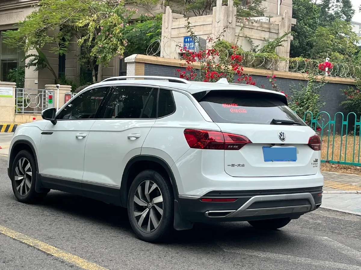 2019 Jeep Cherokee 2.0T 234HP L4 9AT,autocango,china used car exporter,china ev exporter,chinese used car exporter,chinese used ev exporter