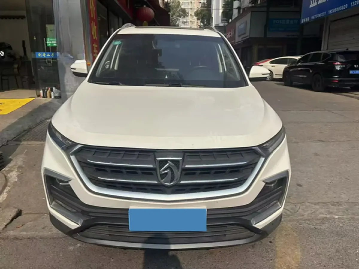 2018 BaoJun 530 1.5T 150HP L4 6DCT,autocango,china used car exporter,china ev exporter,chinese used car exporter,chinese used ev exporter