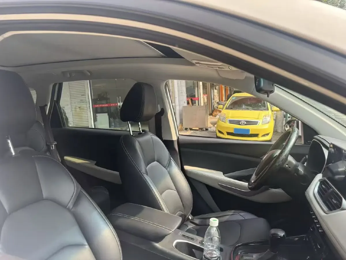 2018 BaoJun 530 1.5T 150HP L4 6DCT,autocango,china used car exporter,china ev exporter,chinese used car exporter,chinese used ev exporter