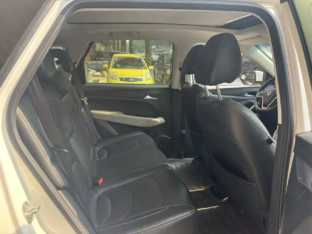 2018 BaoJun 530 1.5T 150HP L4 6DCT,autocango,china used car exporter,china ev exporter,chinese used car exporter,chinese used ev exporter