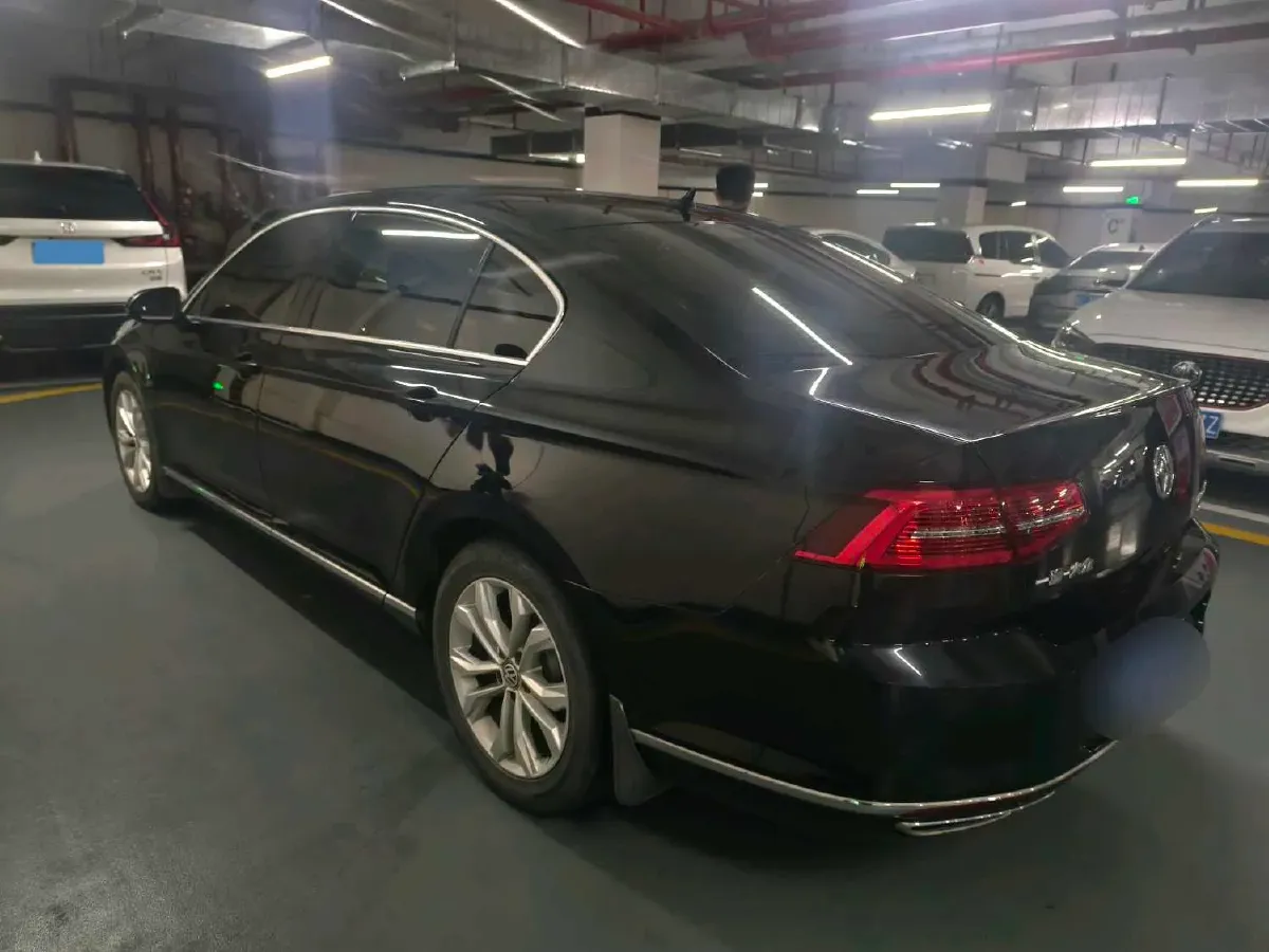 2019 Volkswagen Magotan 2.0T 186HP L4 7DCT,autocango,china used car exporter,china ev exporter,chinese used car exporter,chinese used ev exporter