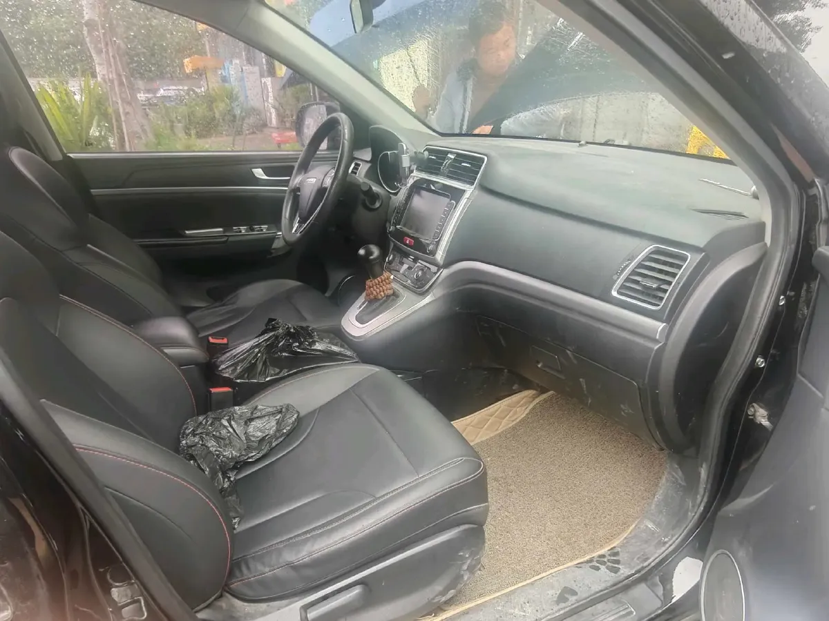 2019 Haval M6 1.5T 150HP L4 7DCT,autocango,china used car exporter,china ev exporter,chinese used car exporter,chinese used ev exporter