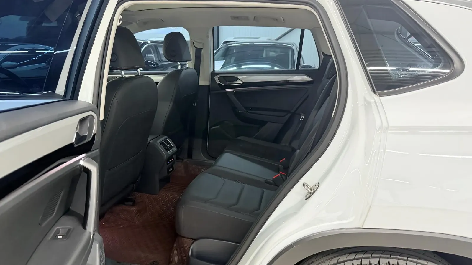 2019 Jeep Cherokee 2.0T 234HP L4 9AT,autocango,china used car exporter,china ev exporter,chinese used car exporter,chinese used ev exporter