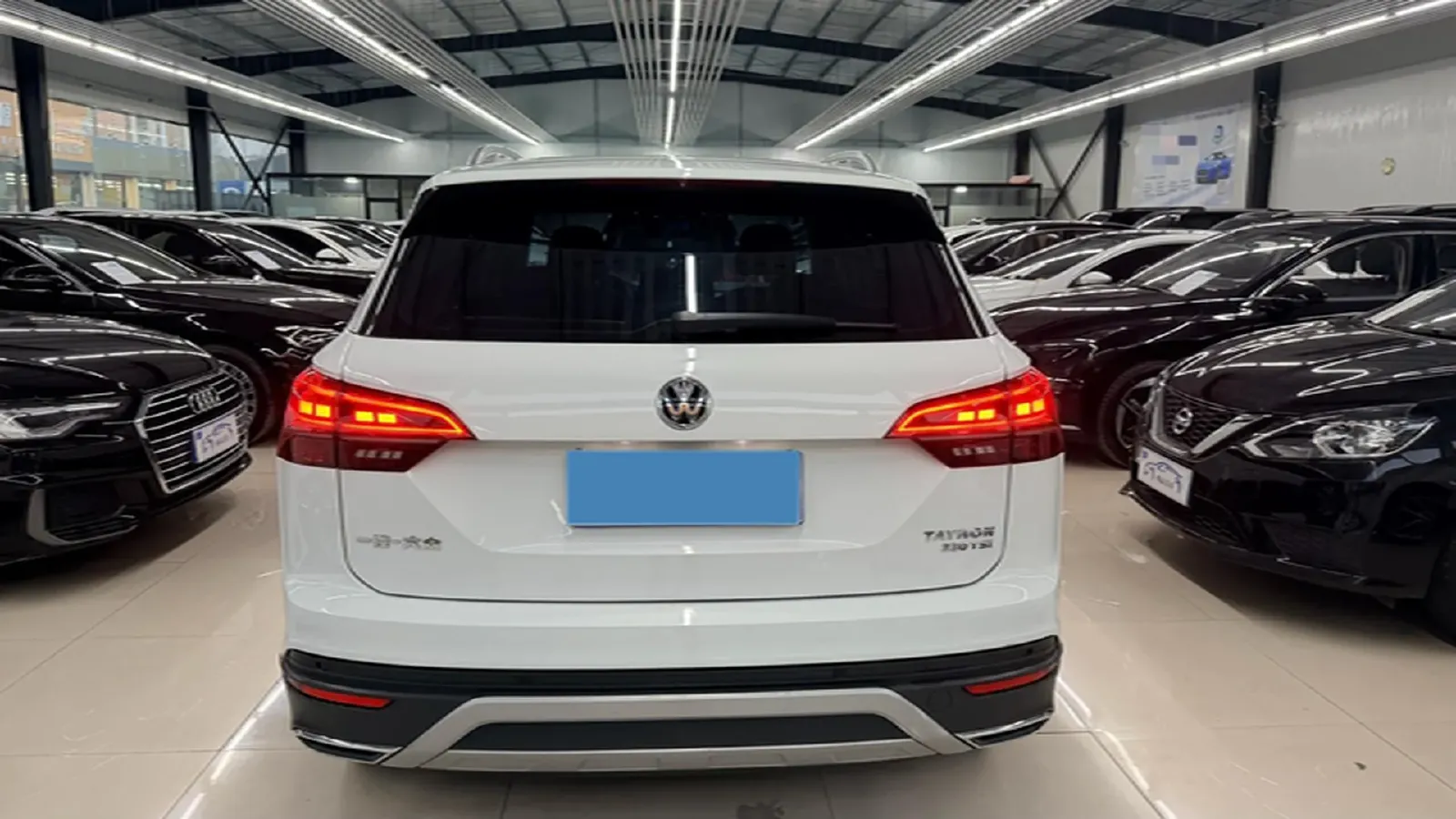 2019 Jeep Cherokee 2.0T 234HP L4 9AT,autocango,china used car exporter,china ev exporter,chinese used car exporter,chinese used ev exporter