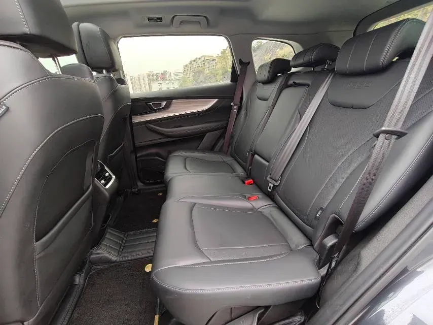 2022 Chery Tiggo 8 Plus 1.6T 197HP L4 7DCT,autocango,china used car exporter,china ev exporter,chinese used car exporter,chinese used ev exporter