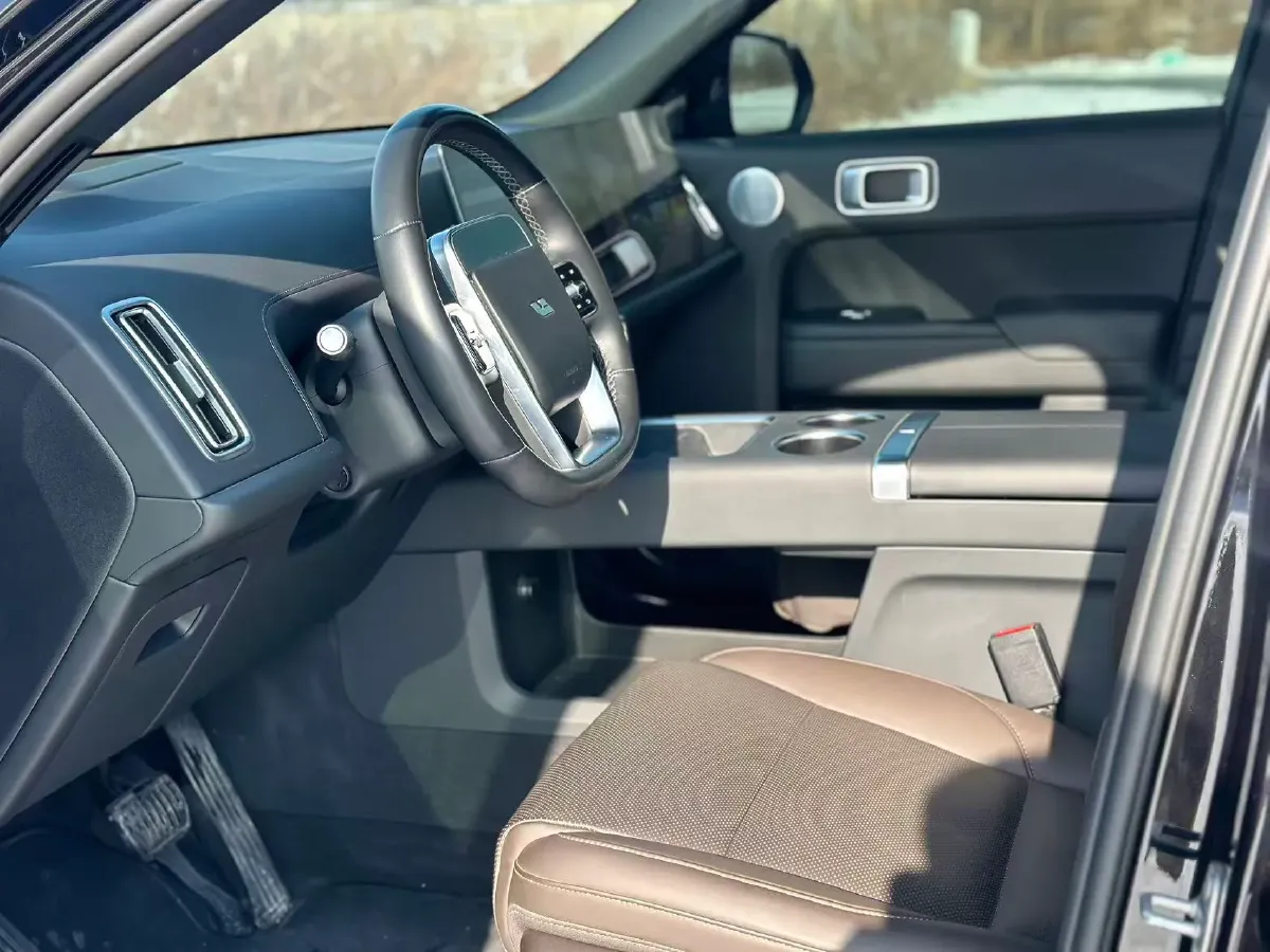 2023 Li L9 Range Extended 154HP REEV 42.6KWH,autocango,china used car exporter,china ev exporter,chinese used car exporter,chinese used ev exporter